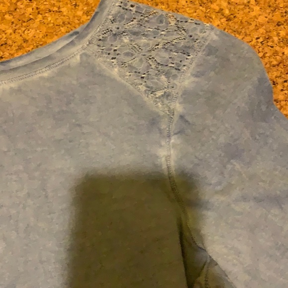 Blue long sleeved shirt with floral lace shoulders - Picture 2 of 3